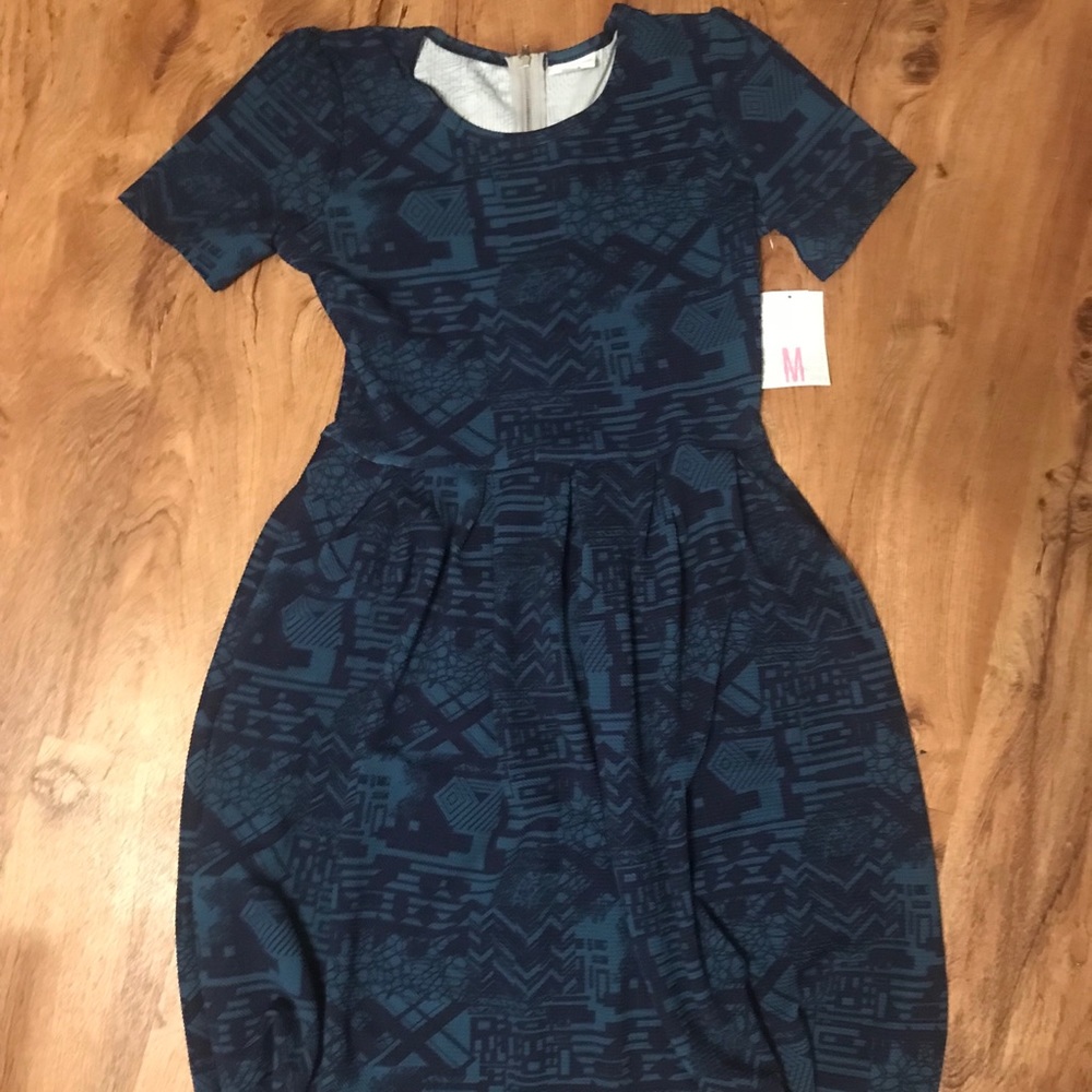 NWT LuLaRoe Amelia Size Medium